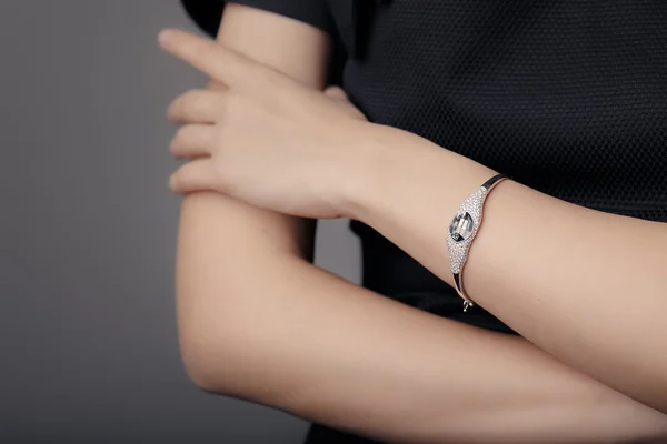 Close up Detail of a Bracelet on a Female Hand Model — Stock Photo, Image