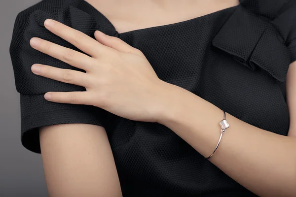 Close up Detail of a Bracelet on a Female Hand Model — Stock Photo, Image