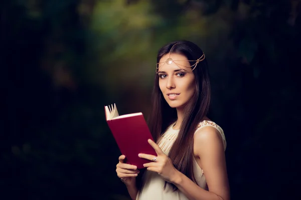 Fada princesa menina leitura história livro — Fotografia de Stock