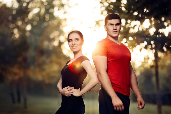 Fitness Man and Woman Standing Outside in Nature — Stock Photo, Image