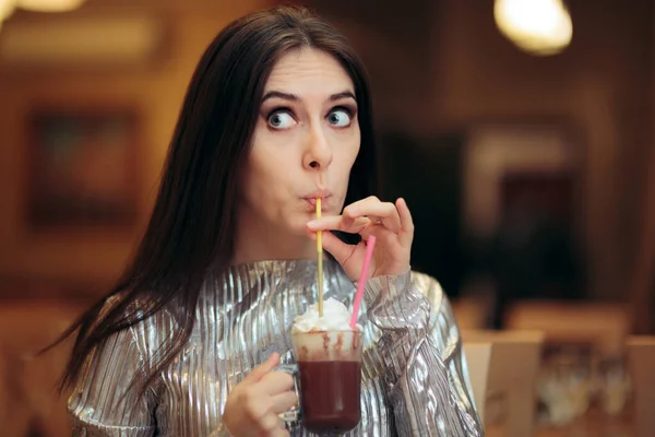 Funny Girl Bebiendo Una Bebida Chocolate Una Fiesta — Foto de Stock