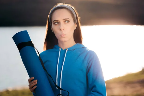 Funny Fitness Woman Yoga Mat Thinking Exercising — Stock Photo, Image