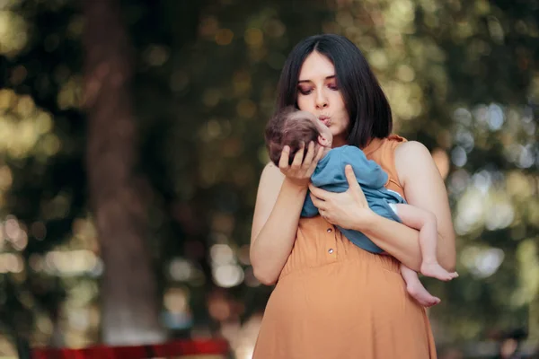 Loving Mother Holding Newborn Baby — Stock Photo, Image