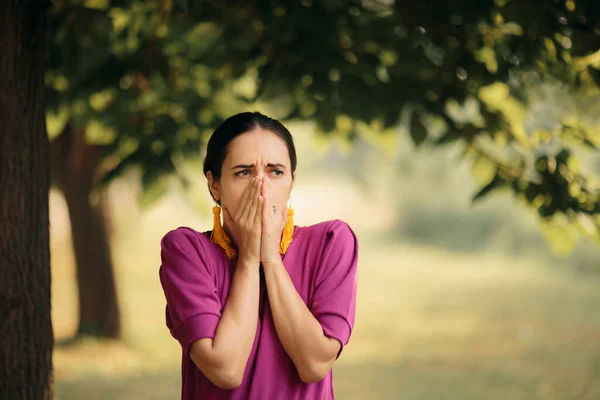 Scared Woman Park Witnessing Tragic Event — Stock Photo, Image