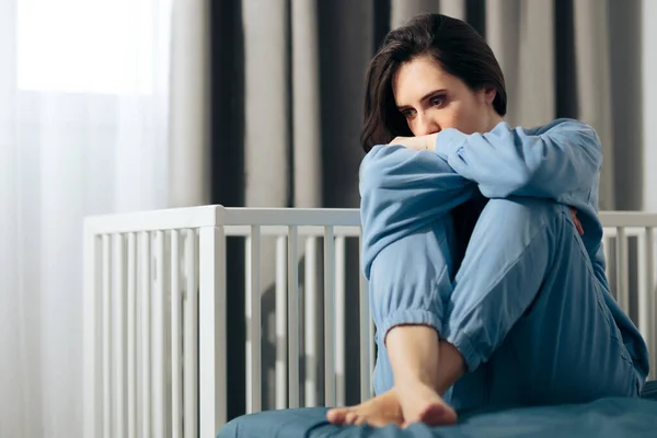 Mutsuz kadın doğum sonrası depresyondan muzdarip.