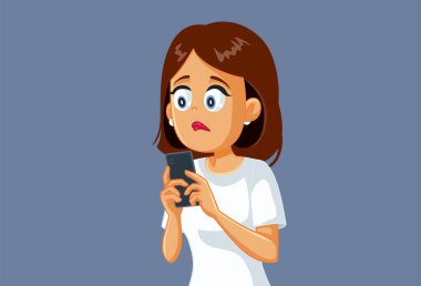 Üzgün Kadın Telefonu Akıllı Telefonu Kontrol Ediyor