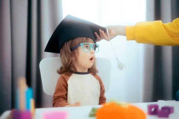 Funny Toddler Girl Wearing Graduation Cap Eyeglasses — Stok Foto