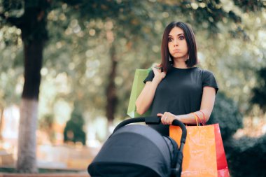 Bebekli Bebek Arabası ve Alışveriş Torbası 'ndan yoruldum anne.