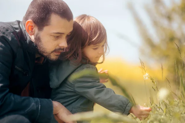 Père Fille Jouant Dans Nature — Photo