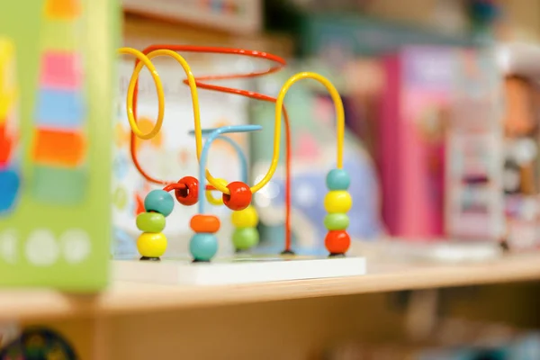 Maze Mainan Untuk Pengembangan Motor Duduk Shelf — Stok Foto