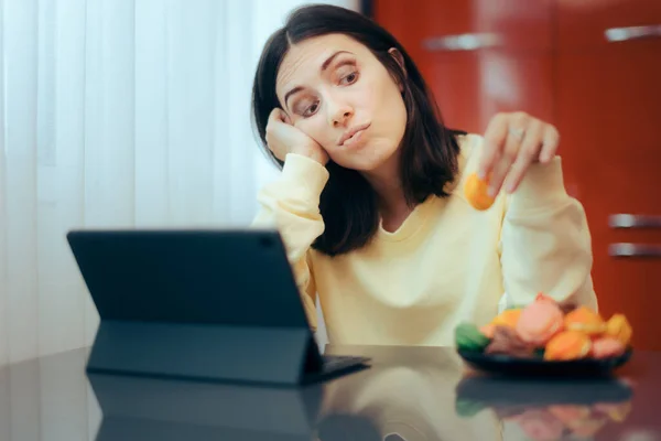 Tired Woman Working Home Procrastinating Sweet Snack — Stock Photo, Image