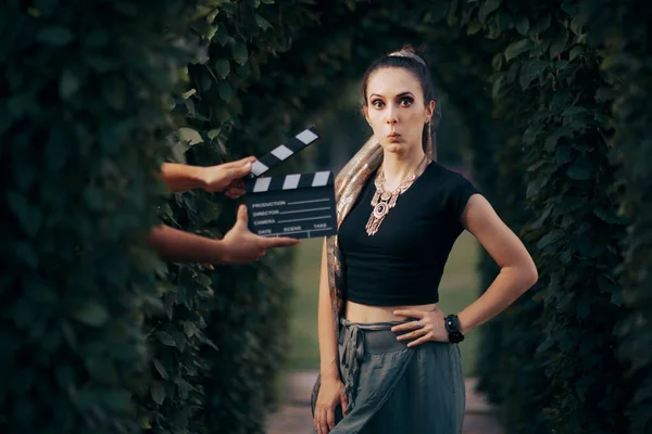 Funny Actress Wearing Ethnic Outfit Trying Remember Her Line — Stock Photo, Image