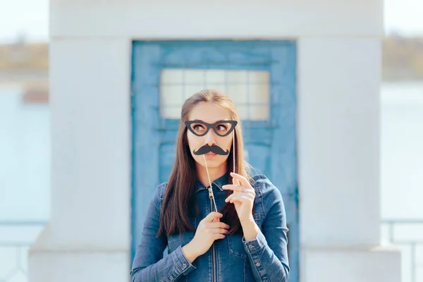 Funny Expressive Woman Holding Party Accessories — Stok Foto