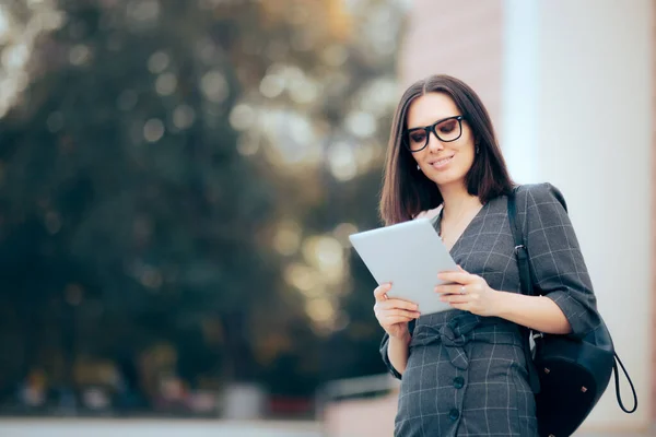 Smiling Businesswoman Holding Tablet Front Office Building — Stockfoto
