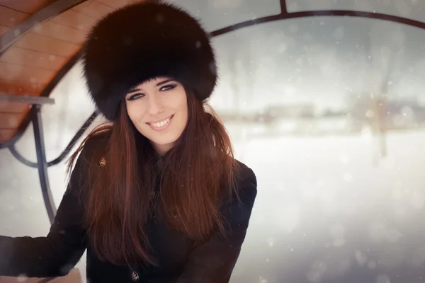 Mujer joven Retrato invernal — Foto de Stock