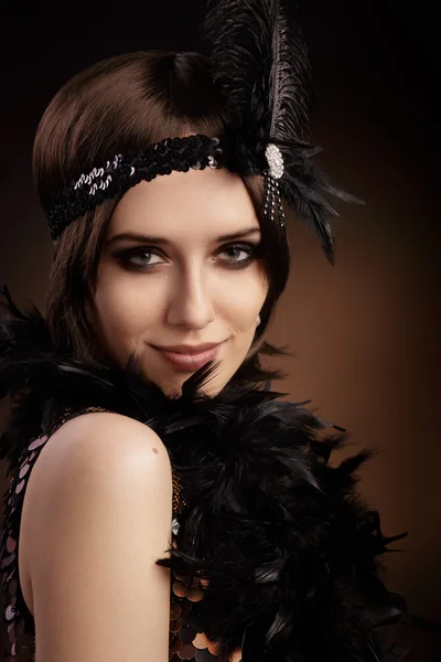 Beautiful retro woman in 20s style party outfit — Stock Photo, Image