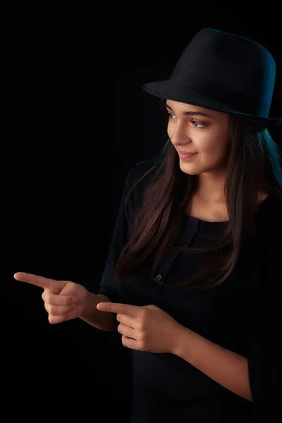 Fedora chica adolescente retrato de moda —  Fotos de Stock