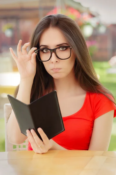 Sad Woman Checking Restaurant Bill — Stock Photo, Image