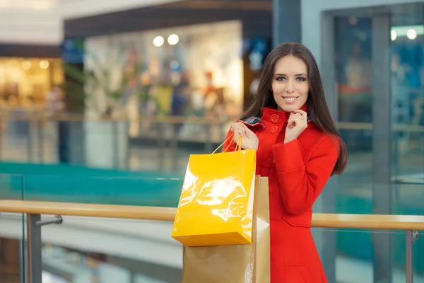 Молодые подруги. Модная одежда шоппинг. Девочка в тц. Девушка в тц. Девочка в тц.