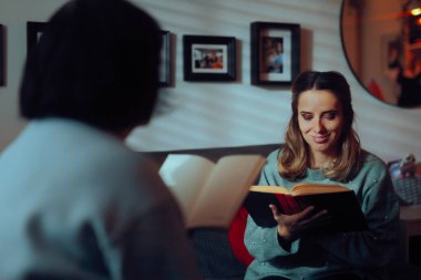 Kitap Kulübü 'ne Katılan Roman Okuyan Kadınlar