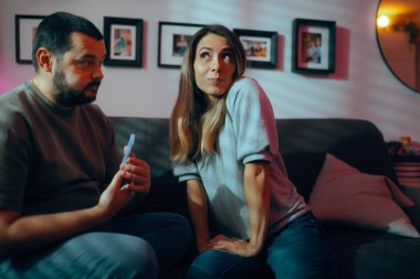 Kocasının Telefon Bilgileriyle Suçlu Karısıyla Yüzleşmesi