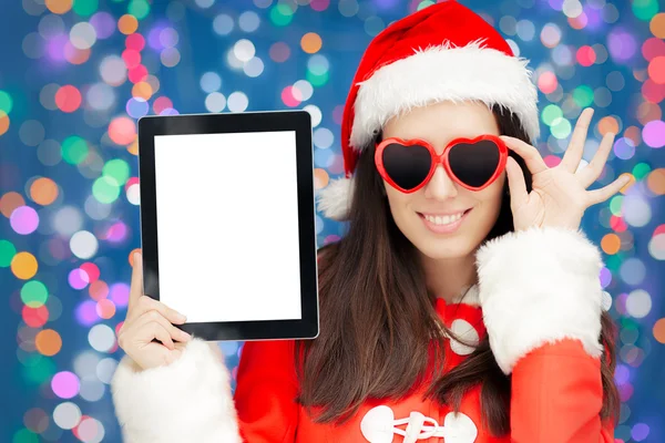 Veselé Vánoce dívka srdce sluneční brýle a Tablet — Stock fotografie
