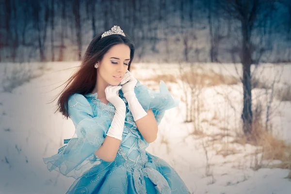 Bela rainha da neve na decoração de inverno — Fotografia de Stock