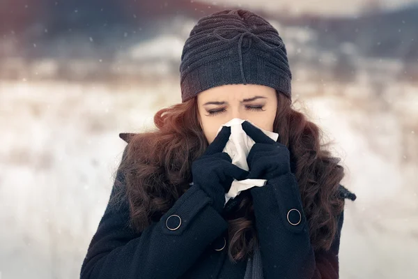 Woman with Tissue Outside Feeling Bad Cold Winter — Stock Photo, Image
