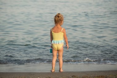 Down sendromlu bir kızın güzel portresi.