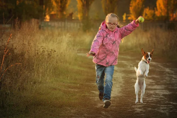 Belle Fille Avec Syndrome Avec Son Animal Compagnie Jack Russell — Photo