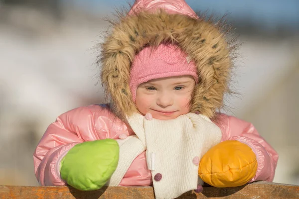 Portrait Hiver Une Fille Trisomique — Photo