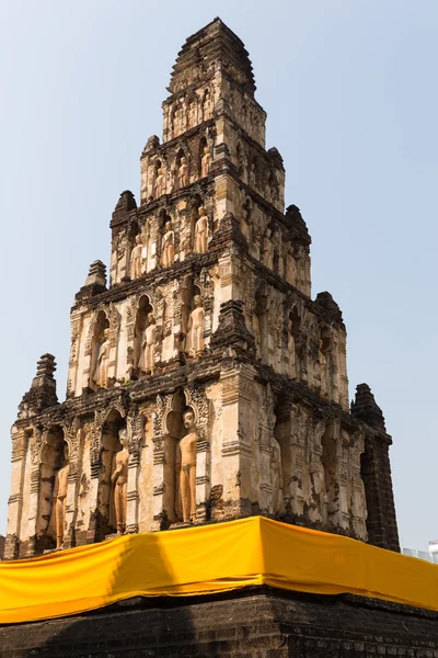 Socha Buddhy na starobylé pagoda památník buddhismus — Stock fotografie