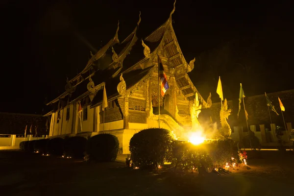 Antigua iglesia budista por la noche —  Fotos de Stock