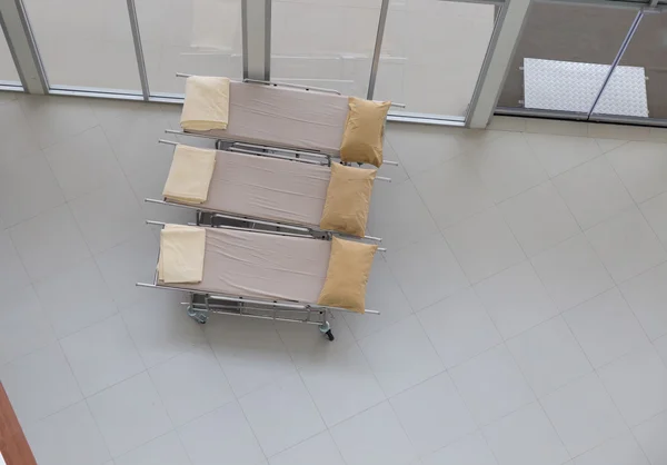 Barella beige barella per paziente in ospedale — Foto Stock