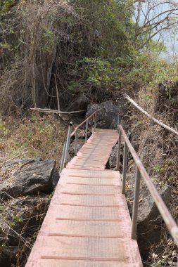 metal geçit yukarı ve aşağı git