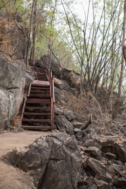 metal geçit yukarı ve aşağı git