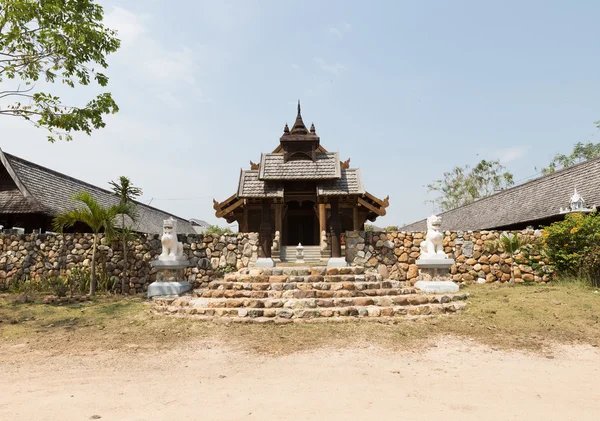 Église en bois dans le temple du bouddhisme — Photo