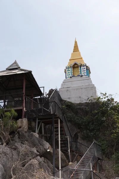 Monumento de pagode em templo de budismo — Fotografia de Stock