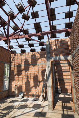 İnşaat sırasında evin yapısı