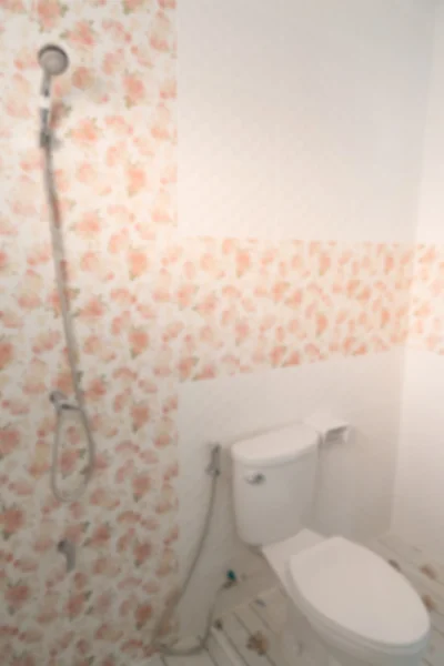 厕所冲水马桶 （模糊离焦为室内背景) — 图库照片