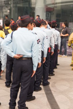 Güvenlik görevlisi sahte afet tatbikatı