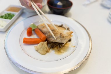 ızgara balığı mantar ile balık 