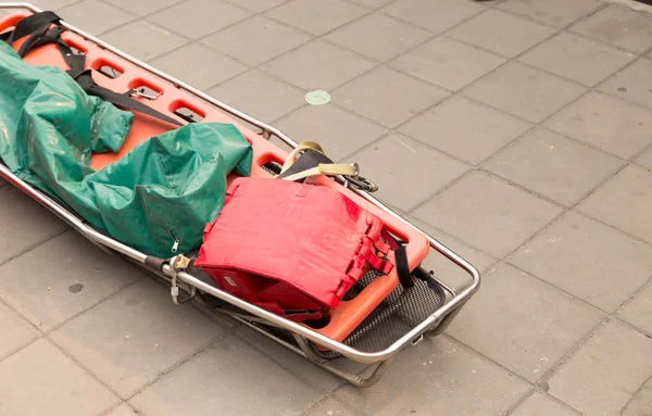 Sedye gurney acil sağlık görevlisi hizmeti için