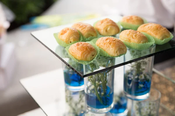 Roll bread with sausage on mirror tray — Stock Photo, Image