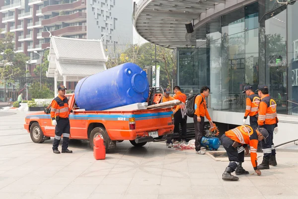 Paramedic in mock disaster drill — Stock Photo, Image