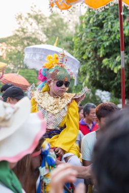 bir keşiş geleneksel Budist keşiş ord olmadan önce çocuk