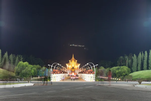 Lumière de l'architecture du pavillon thaïlandais la nuit — Photo