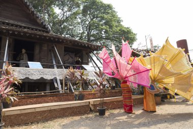 geleneksel Tay dans dansçı bekliyor gerçekleştirmek