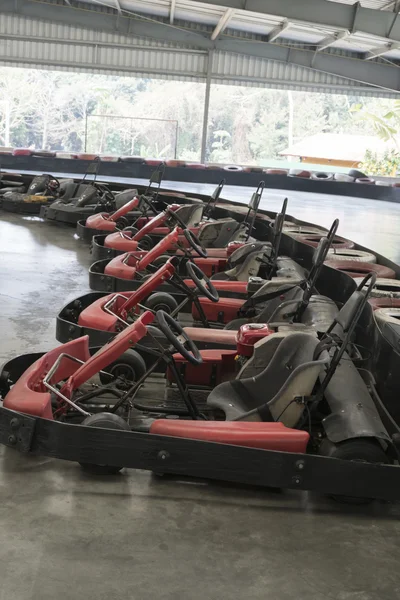 Mensen op de lift voor het afspelen van bungy springen — Stockfoto