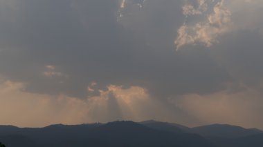 Bulutlu gün Sun ray